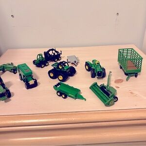 Green, Metal toy farm vehicles / trucks & tractors.